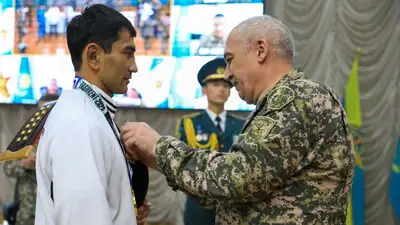 Министр обороны наградил чемпионов, фото - Новости Zakon.kz от 17.05.2023 18:08