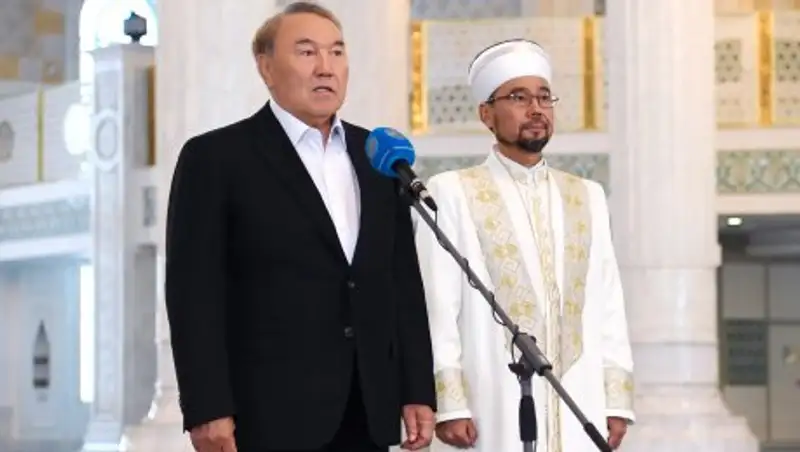 Назарбаев призвал казахстанцев помогать малоимущим и нуждающимся