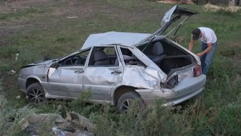 В ЗКО авария унесла жизнь беременной женщины