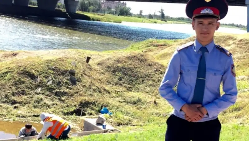 Младший сержант в День полиции спас тонувшую девушку