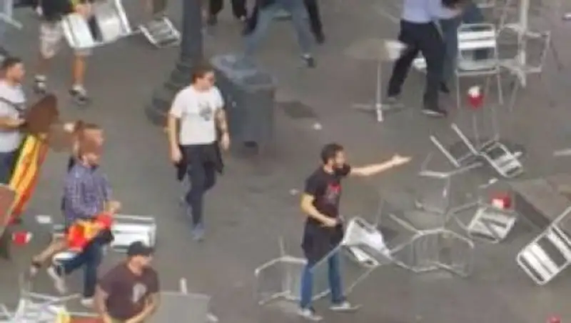 В Барселоне подрались сторонники и противники независимости Каталонии