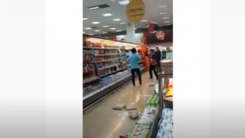 Женщина устроила погром в супермаркете Нур-Султана