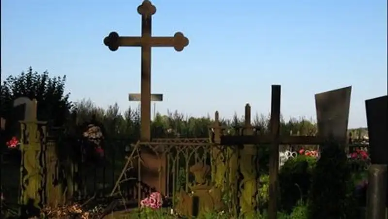 Покончивший с собой в Атбасаре на могиле матери мужчина состоял на учете у нарколога