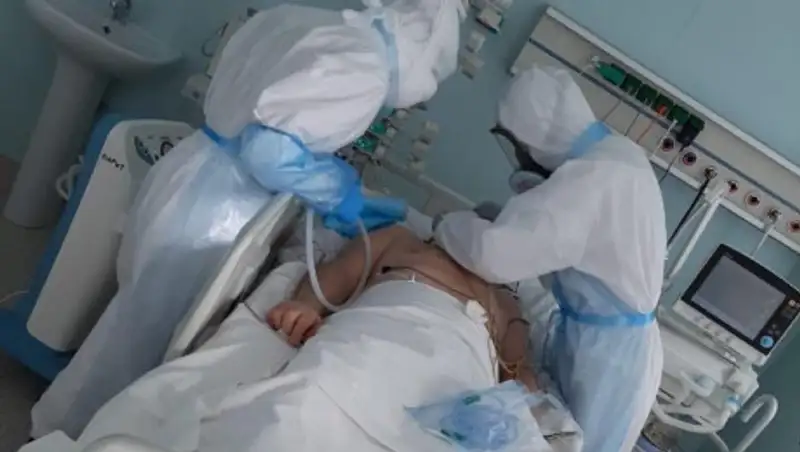 Проблемы с сердцем и сахарный диабет были у скончавшегося от КВИ в Шымкенте