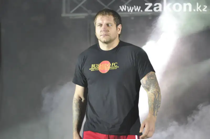 «Атилле» пришла «Смерть». Емельяненко выиграл в Алматы 18 бой в карьере (фото) «Атилле» пришла «Смерть». Емельяненко выиграл в Алматы 18 бой в карьере (фото), фото - Новости Zakon.kz от 22.12.2011 19:31