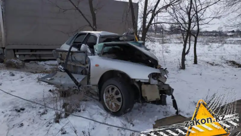 Фура снесла легковушку на трассе в Алматинской области, есть жертвы