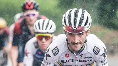 Велоспорт Вуэльта Лидер, фото - Новости Zakon.kz от 26.08.2022 13:01