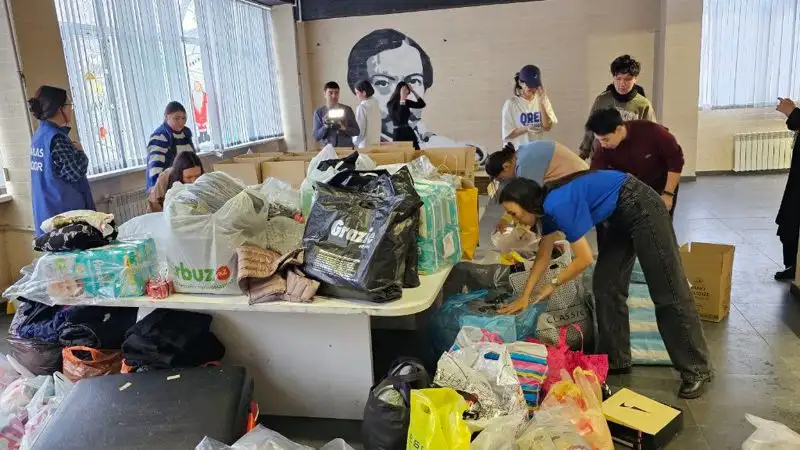 Не могли остаться в стороне: Алматинцы собирают гуманитарную помощь народу Турции, фото - Новости Zakon.kz от 10.02.2023 16:02