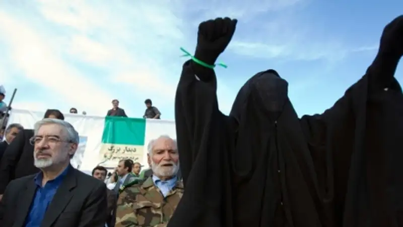 Власти Ирана разрешили женщинам ходить на спортивные стадионы