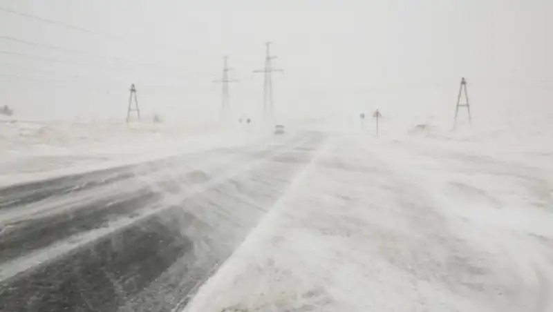 В трех областях Казахстана сохраняется ограничение движения транспорта
