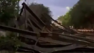 Ураган в Балхаше: снесло крышу жилого дома, есть пострадавшие, фото - Новости Zakon.kz от 06.06.2023 02:17