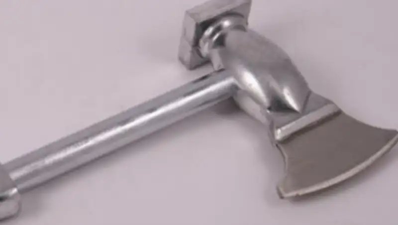 В Актобе 11-летнюю девочку отчим избил топором