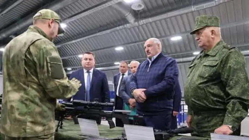 Лукашенко: Кто гарантирует, что мы не будем воевать