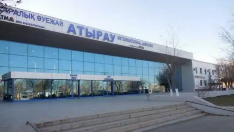 В аэропорту Атырау из-за отказа двигателя экстренно сел самолет