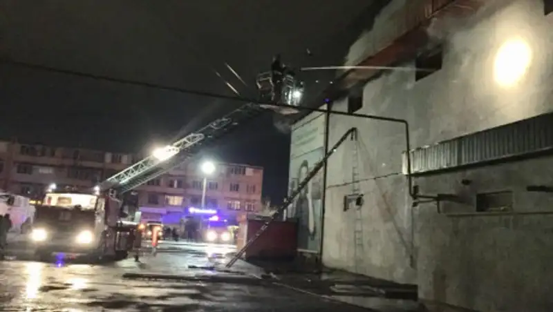 Супермаркет горел в Таразе