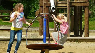 В Мажилисе проконтролируют передачу президентских резиденций детям, фото - Новости Zakon.kz от 31.05.2023 23:45