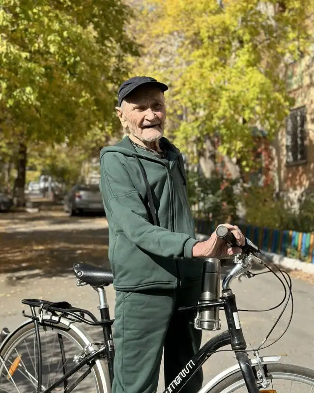 96-летний ветеран ВОВ из Темиртау примет участие в велопробеге, фото - Новости Zakon.kz от 06.10.2023 10:56