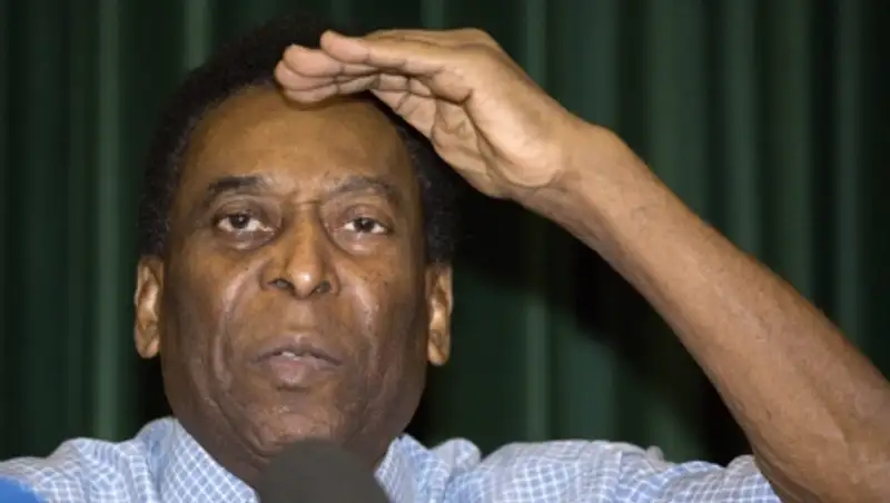 Легендарный бразильский футболист Пеле перенес операцию в Сан-Паулу