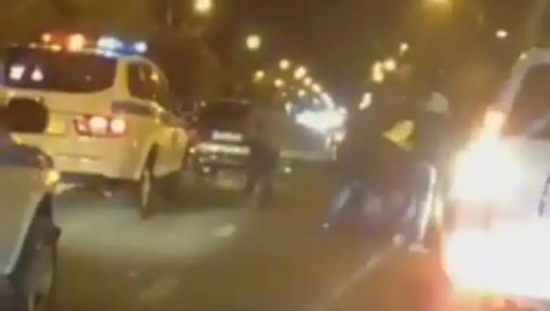 В Атырау пьяного водителя пытались отбить у полицейских