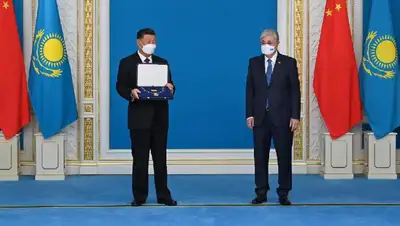 Токаев наградил Си Цзиньпина орденом "Алтын Қыран" , фото - Новости Zakon.kz от 14.09.2022 18:05