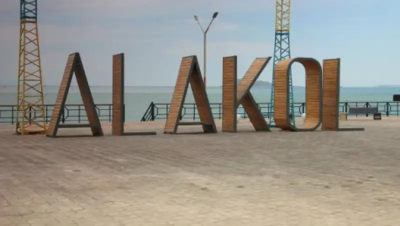 Побережье Алаколя - место отдыха, защищенное от коронавируса