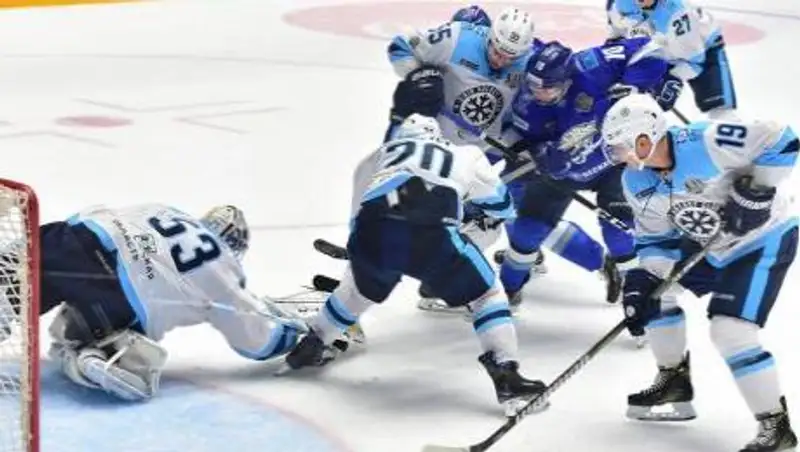 "Барыс" пропустил в большинстве и потерпел второе за три дня поражение от "Сибири"