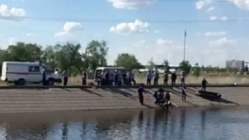 В Актобе на глазах очевидцев утонули трое подростков