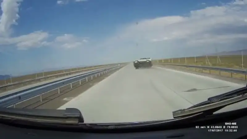 На трассе Алматы – Жаркент перевернулся УАЗ