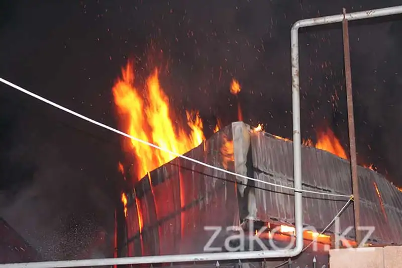 В Алматы сгорела сауна, располагавшаяся на территории частного дома (фото) В Алматы сгорела сауна, располагавшаяся на территории частного дома (фото), фото - Новости Zakon.kz от 29.11.2013 16:52