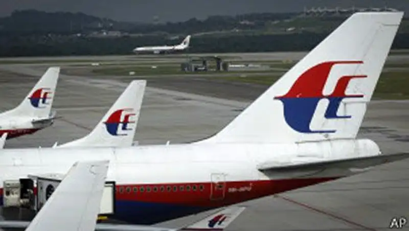 Пропавший "Боинг" с 239 людьми ищут в море у Вьетнама