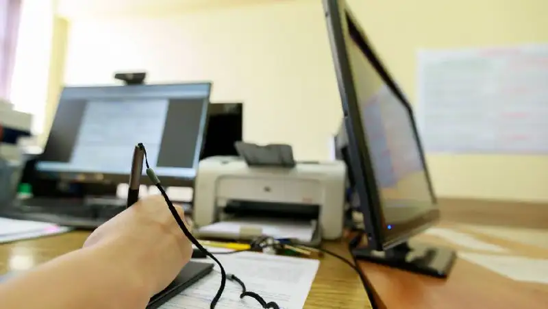 Женщина хотела снять арест с имущества и лишилась 2 млн тенге в Усть-Каменогорске