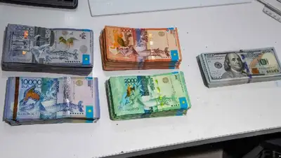 тенге, доллар, рубль, фото - Новости Zakon.kz от 19.08.2022 09:43