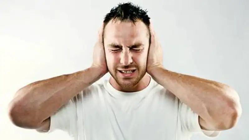 Врач раскрыл опасность звона в ушах