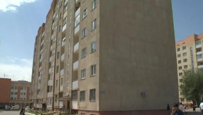 Жители аварийного дома в м-не Алгабас получат новые квартиры к 1 декабря