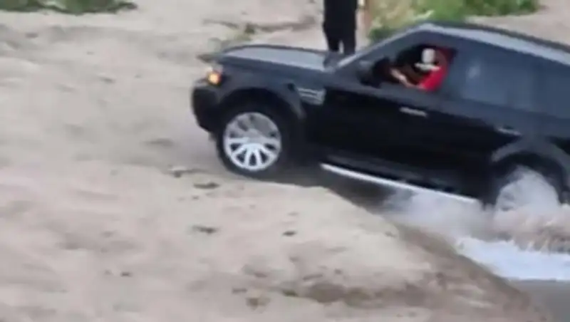 Хотел помыть колеса в речке: водителя внедорожника оштрафовали в Алматы