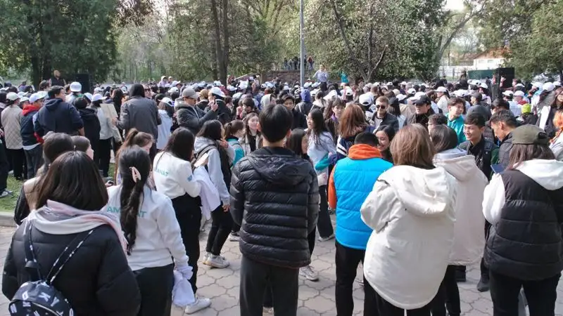 На общегородском субботнике в Алматы собрано 15 тысяч кубометров мусора и высажено 5 тысяч деревьев, фото - Новости Zakon.kz от 22.04.2023 16:44