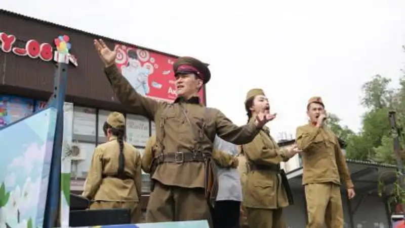 "Концерт на колесах" организовали в Таразе в честь Дня победы