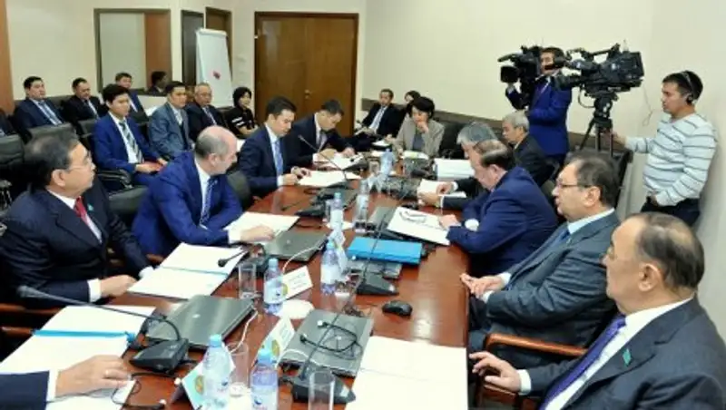 Сенаторы обсудили условия участия Казахстана в АБИИ