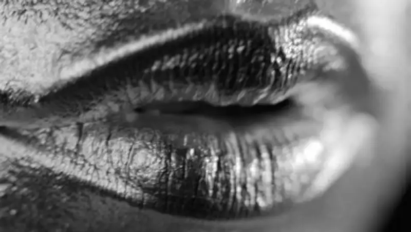 Фотограф превращает женщин в живые скульптуры