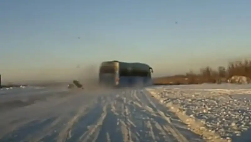 На трассе «Караганда-Абай» водитель автобуса спас людей