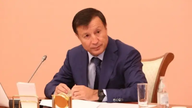 Аким Астаны потребовал очистить привокзальный район от попрошаек и сутенеров