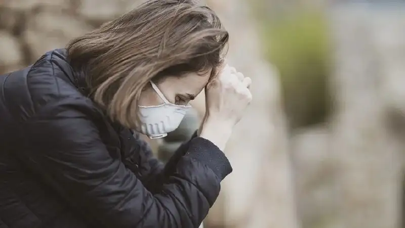 Психотерапевт рассказала, как перенесенный коронавирус влияет на психику человека