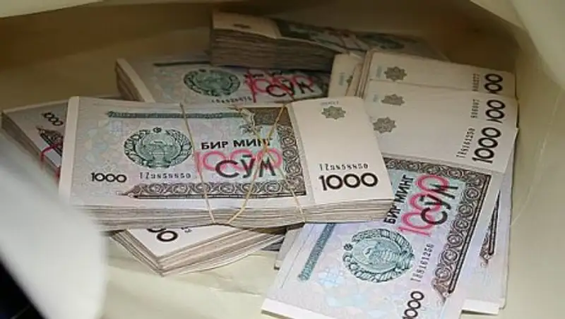 Чем узбекская девальвация грозит Казахстану