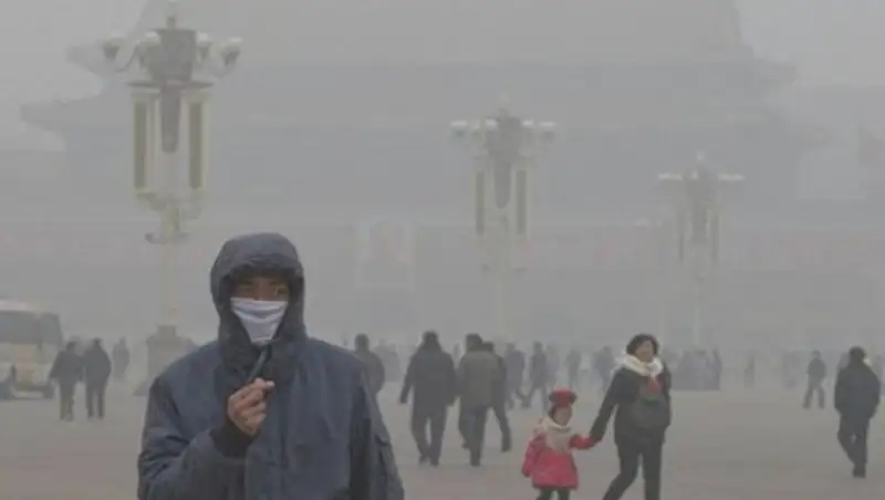 Наивысший уровень тревоги из-за загрязнения воздуха объявили в Пекине