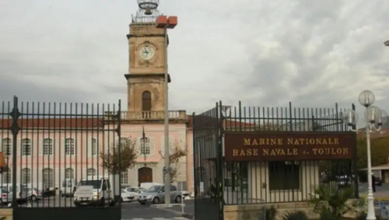 Властям Франции удалось предотвратить теракт на базе ВМС в Тулоне