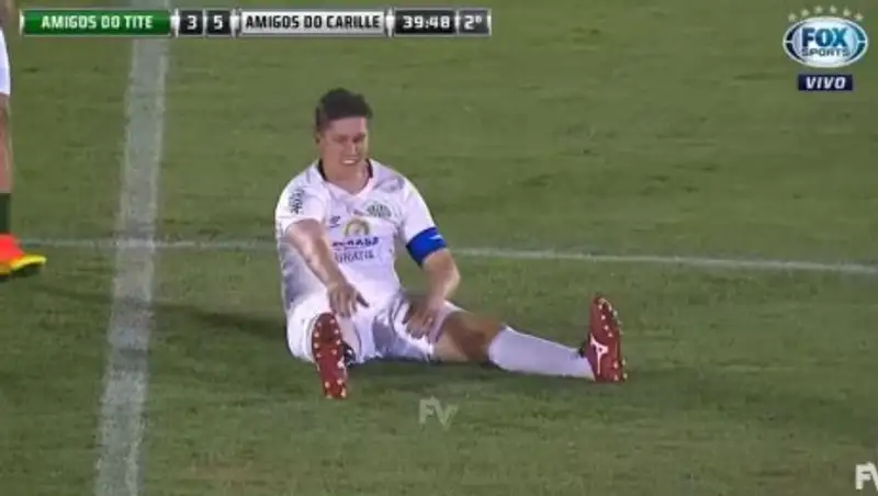 Футболист с протезом разыграл других игроков судорогой ноги