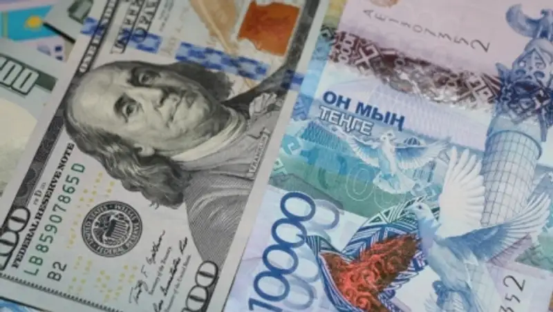 Курс доллара вновь вырос на бирже до 270,23 тенге 
