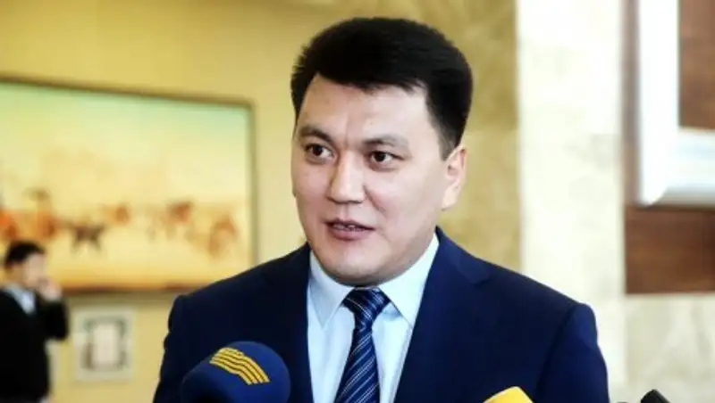 Е.Карин о высказываниях Атамбаева: Народ-то понимает, что это следствие выборныx страстей