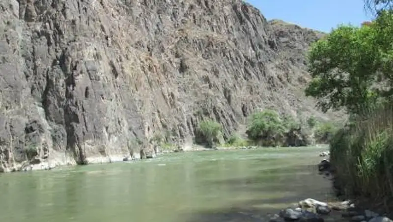 Мужчину унесло течением в реке Чарын