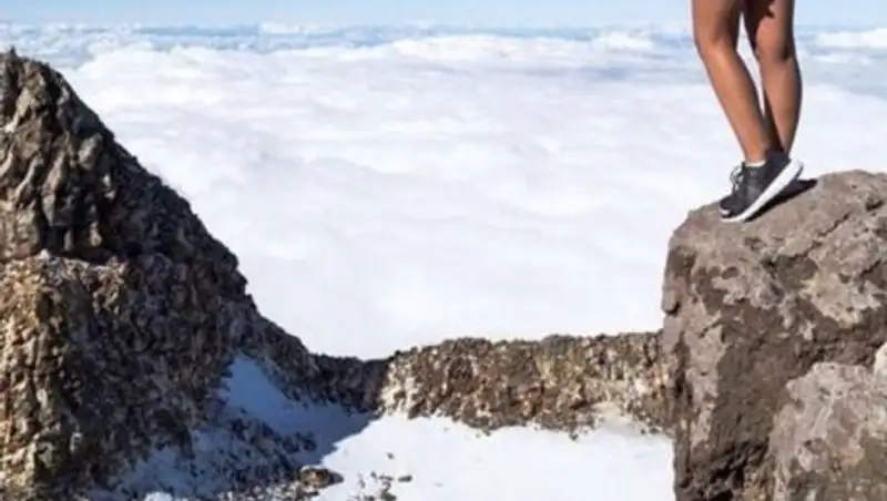 Модель Playboy разозлила маори голой попой на священной горе